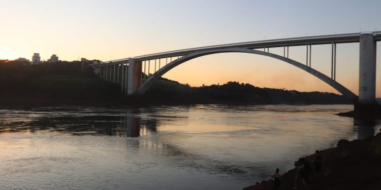 MPF pede instalação de barreira sanitária na Ponte da Amizade