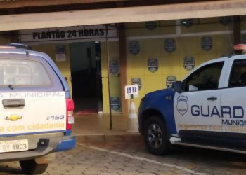 Carro suspeito de dar fuga a assaltantes que balearam Guarda Municipal é apreendido