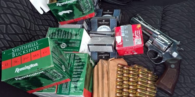 Polícia Militar localiza comércio clandestino de munições no Bubas e homem é preso