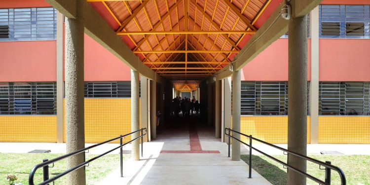 Justiça suspende eleições presenciais para diretores, SEED recorre e mantém datas