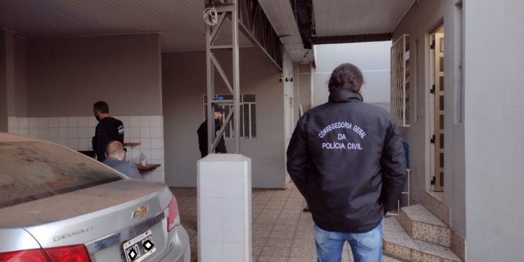 Advogado é alvo de operação da PC contra falsificação de identidade em Foz