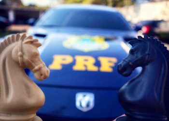 Festa surpresa de 9 anos do pequeno Luiz Gabriel reúne suas duas paixões: a PRF e o xadrez