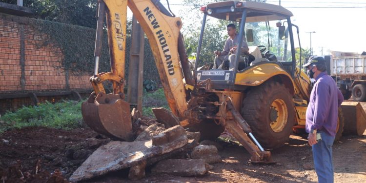 Prefeitura de Foz prepara ruas do Jardim São Luiz para pavimentação