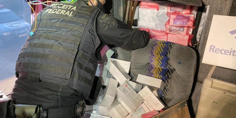 Ônibus com fundo falso é apreendido no primeiro dia da Operação Escudo