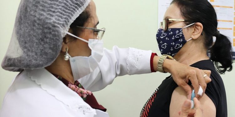 Secretaria de Saúde abre agendamento da vacina contra a Covid para pessoas com 39 anos