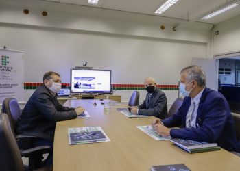 Parque Tecnológico Itaipu e IFPR avaliam parceria em projeto com foco em Educação 4.0