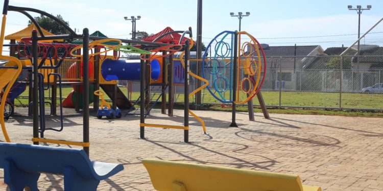 Construção de área de lazer no Jardim Dona Fátima entra em fase final