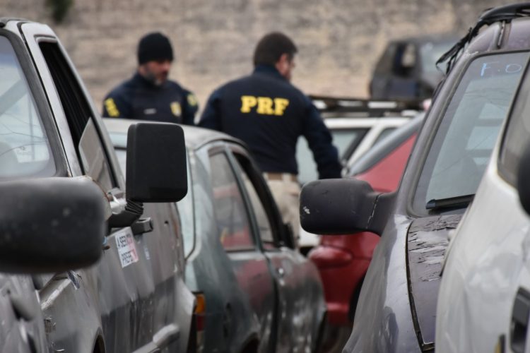 PRF e Detran-PR realizam operação Pátio Limpo