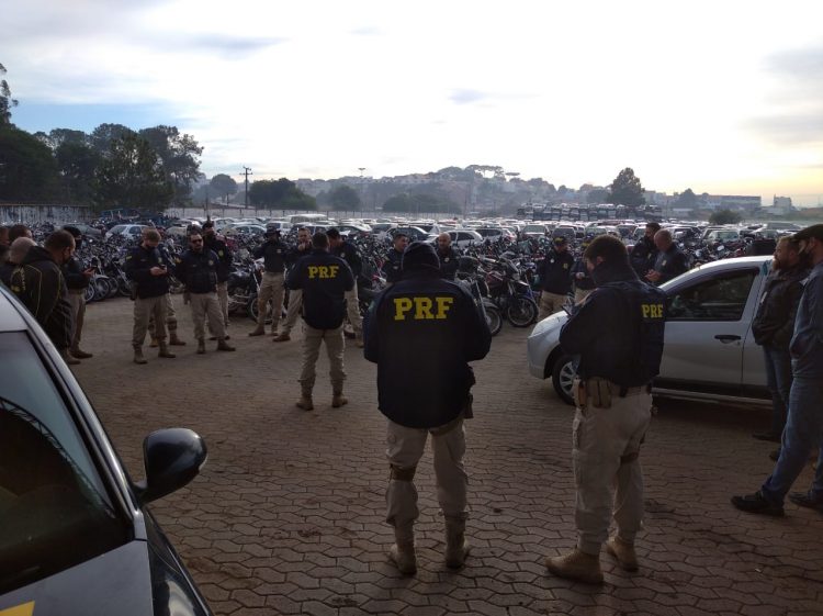 PRF e Detran-PR realizam operação Pátio Limpo