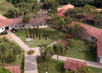 Telhas antigas do Ecomuseu serão doadas a famílias iguaçuenses pela Cáritas