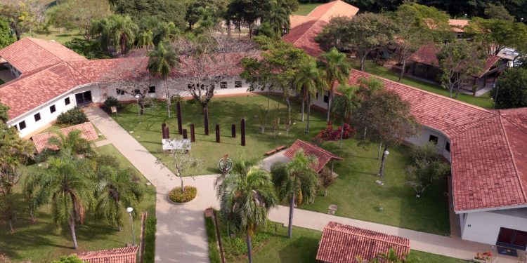 Telhas antigas do Ecomuseu serão doadas a famílias iguaçuenses pela Cáritas