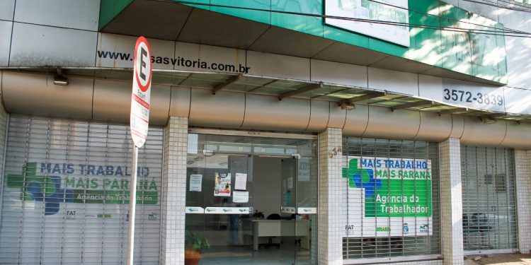 Agência do Trabalhador alerta para golpe da falsa vaga de emprego