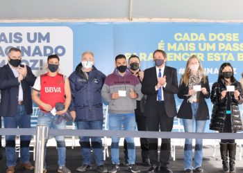 Ministro e secretário estadual da Saúde reforçam campanha de vacinação em Foz do Iguaçu