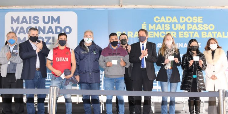 Ministro e secretário estadual da Saúde reforçam campanha de vacinação em Foz do Iguaçu