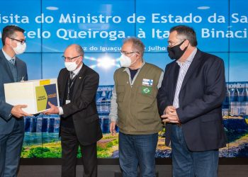 Ministro da Saúde entrega 13 mil novos kits para testes RT-PCR para o laboratório do Hospital Costa Cavalcanti