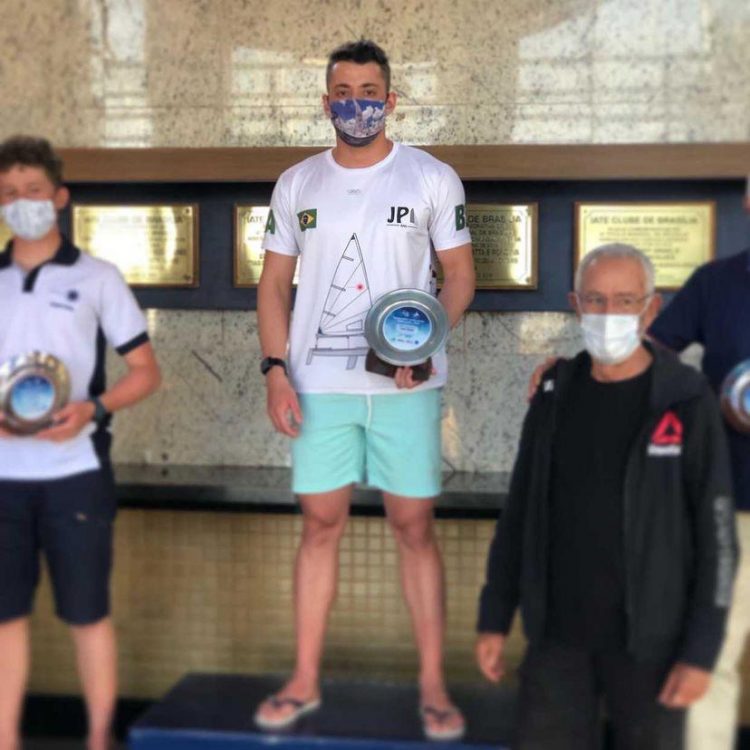 Atletas iguaçuenses retornam com medalhas de competições esportivas disputadas no fim de semana