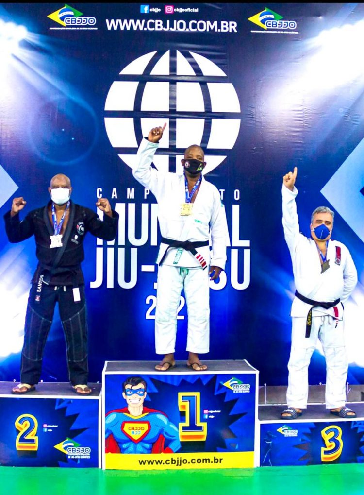 Atletas iguaçuenses retornam com medalhas de competições esportivas disputadas no fim de semana