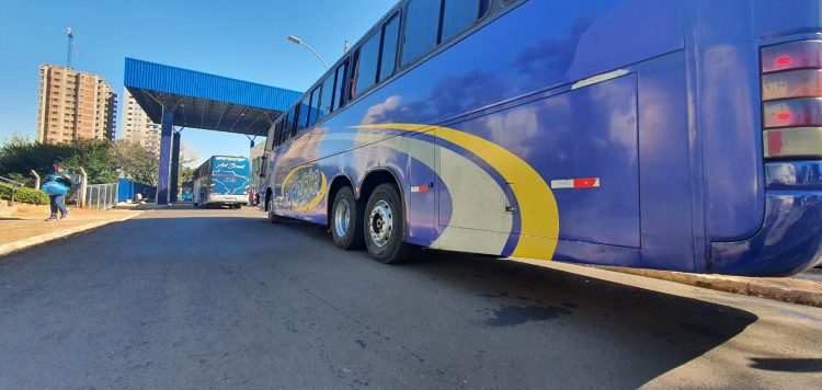 Operação Escudo retém dois ônibus de turismo em STI
