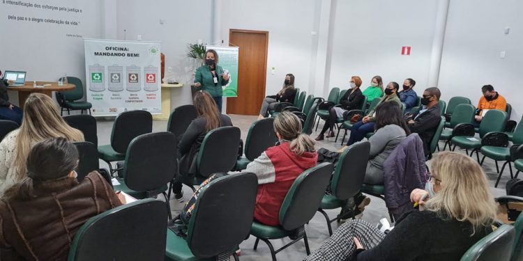 Formação em educação ambiental intensifica gestão de resíduos nos prédios públicos de Foz