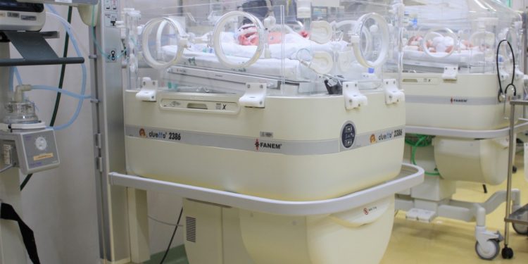 UTI Neonatal do Hospital Costa Cavalcanti recebe 12 novas incubadoras