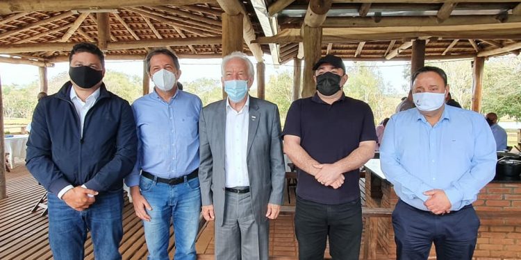 Deputado Hussein Bakri anuncia R$ 2 milhões em pavimentação rural no Arroio Dourado, em Foz do Iguaçu