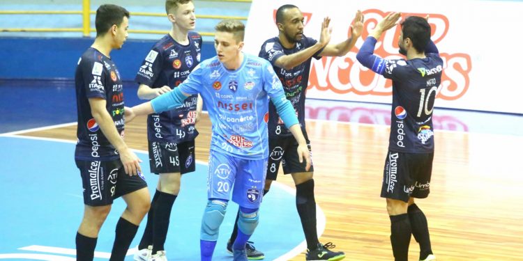 Foz Cataratas goleia o São José e assume a vice liderança da série ouro