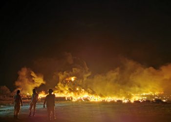 Incêndio destrói depósito de pneus em Minga Guazú