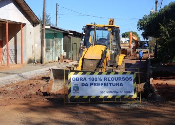 Rua Edmundo de Barros é preparada para pavimentação