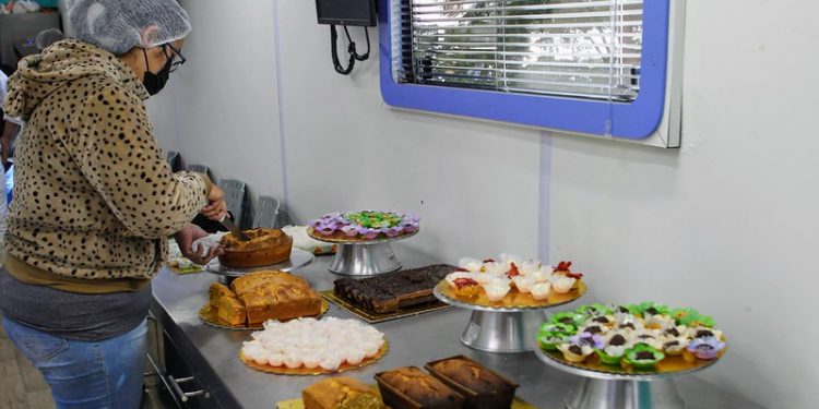 Curso de produção de doces estimula o empreendedorismo e transforma a vida de mulheres