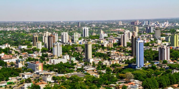 Comércio lidera criação de empregos em Foz