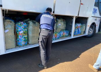 Ônibus é apreendido pela Receita Federal em Foz no âmbito da Operação Escudo
