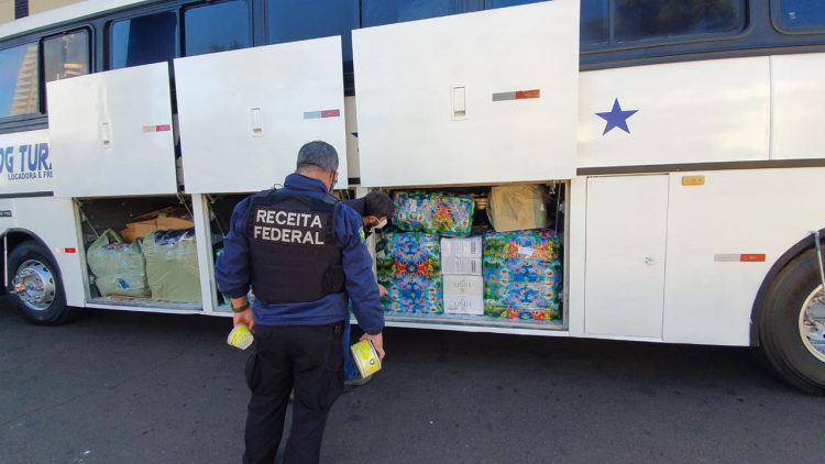 Ônibus é apreendido pela Receita Federal em Foz no âmbito da Operação Escudo