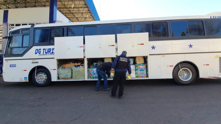 Ônibus é apreendido pela Receita Federal em Foz no âmbito da Operação Escudo