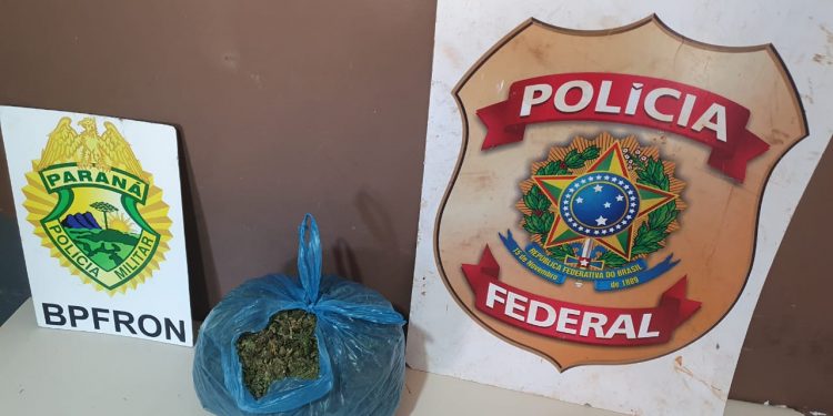 Polícia apreende adolescente com droga em mochila