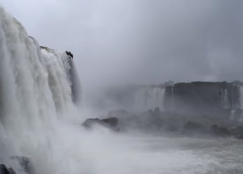Vazão das Cataratas do Iguaçu bate 1,4 milhão de litros por segundo