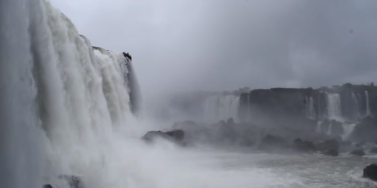 Vazão das Cataratas do Iguaçu bate 1,4 milhão de litros por segundo