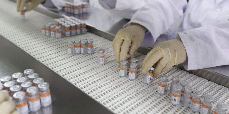 Estudo da Fiocruz mostra efetividade das vacinas em idosos