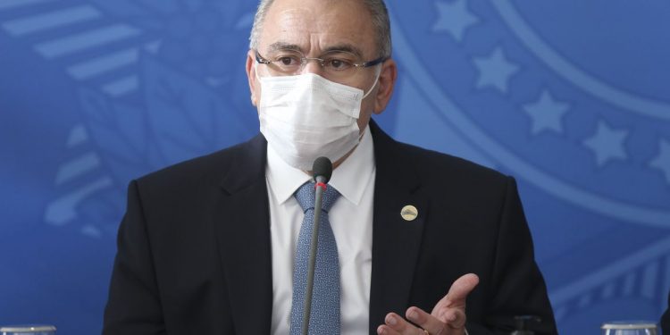 Prefeito acompanha ministro e secretário de Saúde na vacinação em Foz do Iguaçu