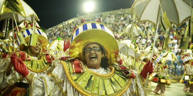 Com vacinação completa, Rio poderá ter carnaval em 2022, diz Paes