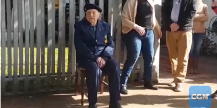 No oeste, herói da 2ª Guerra Mundial completa 102 anos e é homenageado
