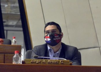 Deputado paraguaio quer lei para multar redes sociais