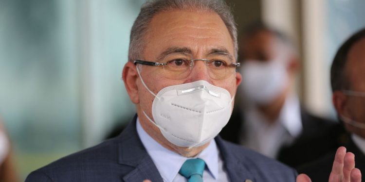 Ministro da Saúde, Marcelo Queiroga, acompanha amanhã (20) a vacinação contra a Covid-19 em Foz do Iguaçu