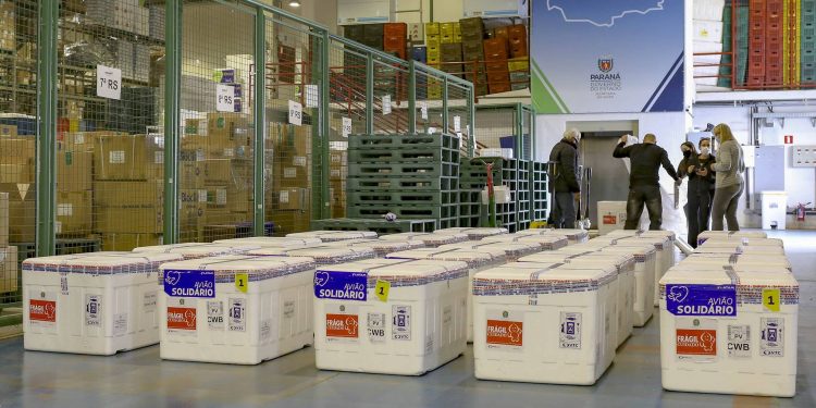 Paraná receberá mais 649.420 vacinas contra a Covid-19 nesta semana