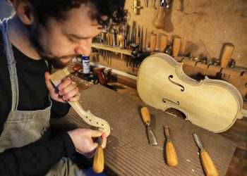 Com 85 fabricantes, Paraná é referência na produção de instrumentos musicais artesanais