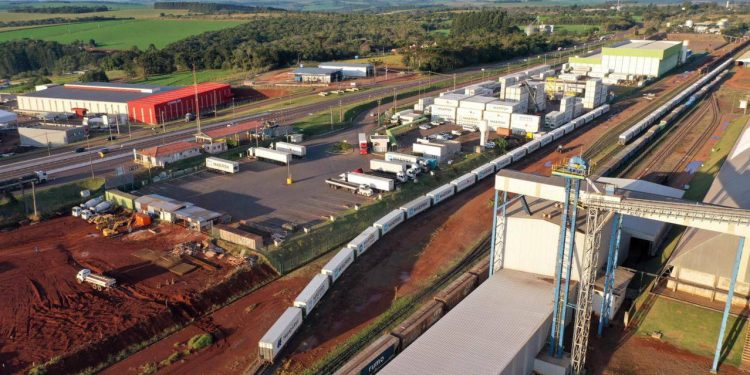 Ferroeste tem crescimento de 13% na movimentação de contêineres no 1º semestre