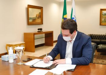 Com avanço da vacinação e queda nos indicadores, Paraná diminui restrições