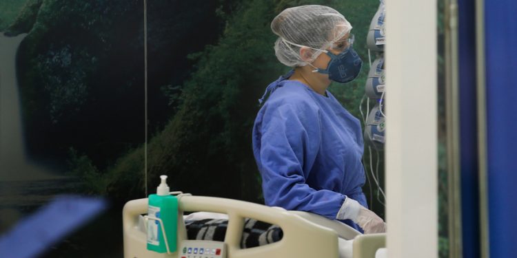 Pela 1ª vez em quatro meses, ocupação de leitos de UTI Covid-19 fica abaixo de 90% no Paraná