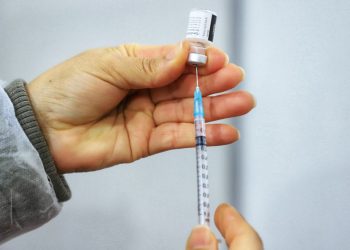 7 milhões de doses foram aplicadas no Paraná; 63% dos adultos já receberam uma vacina