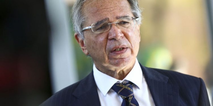 Orçamento pode acomodar aumento do Bolsa Família, diz ministro