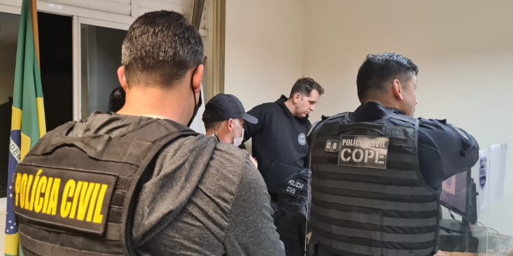 Operação mira suspeitos de crimes contra crianças e adolescentes em Foz e mais 4 cidades